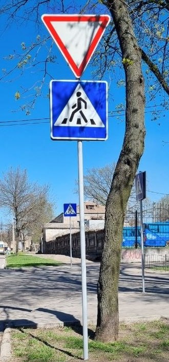 Металлоизделия для благоустройства города Столбы, кронштейны декоративные элементы Стойка дорожного знака (оцинкованная/окрашенная)